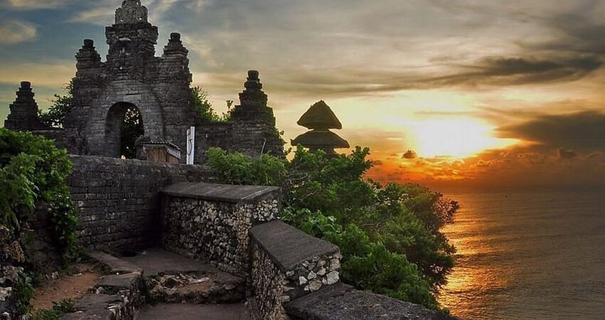 Tropikal Adalar:  Bali (4gece) – Singapur (1gece)